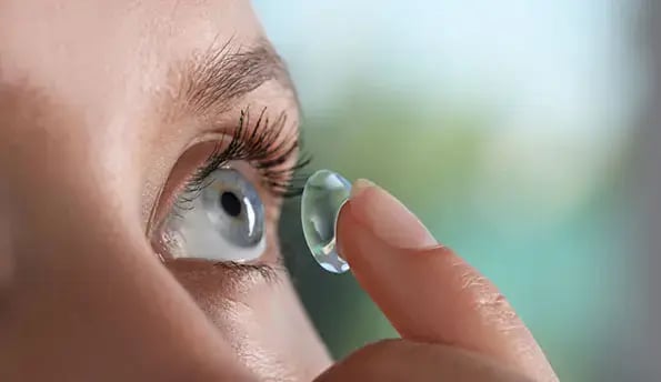 contact-lens-after-eyelid