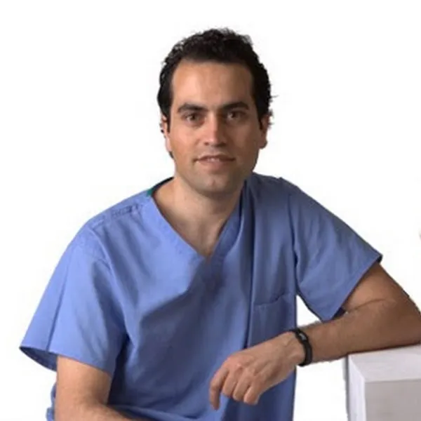 Assoc. Prof. Dr. Güncel Öztürk – Plastic, reconstructive & aesthetic surgeon